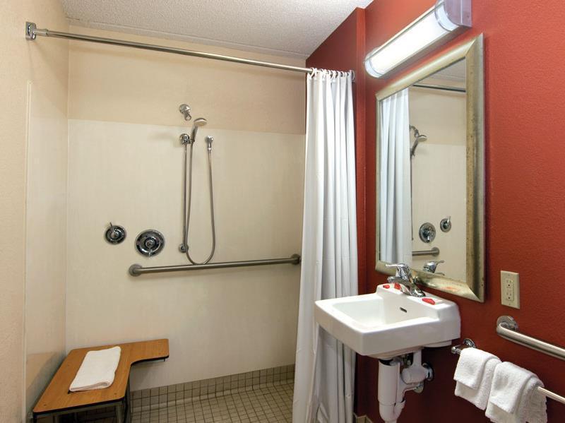Fairbridge Inn Express באטון רוז' מראה חיצוני תמונה