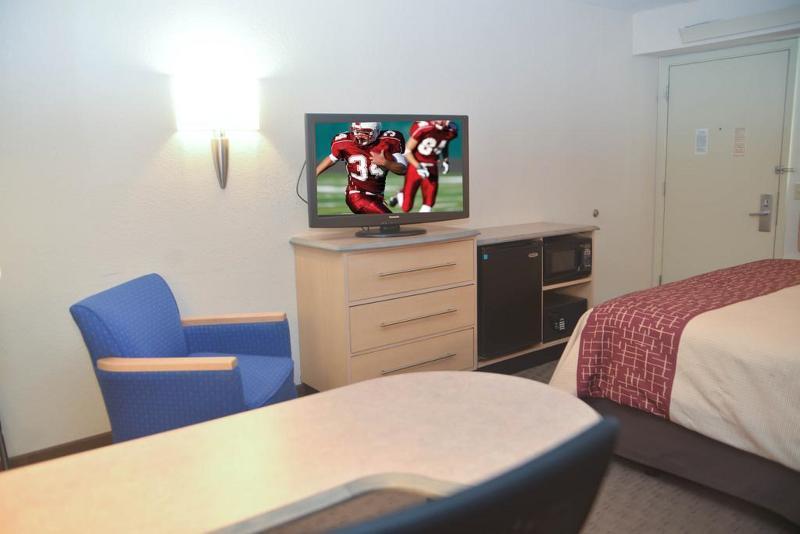 Fairbridge Inn Express באטון רוז' מראה חיצוני תמונה