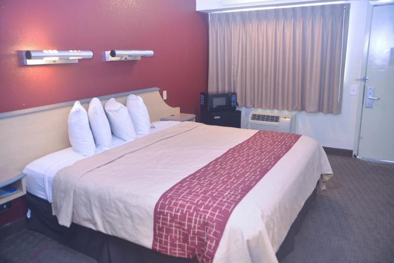 Fairbridge Inn Express באטון רוז' מראה חיצוני תמונה